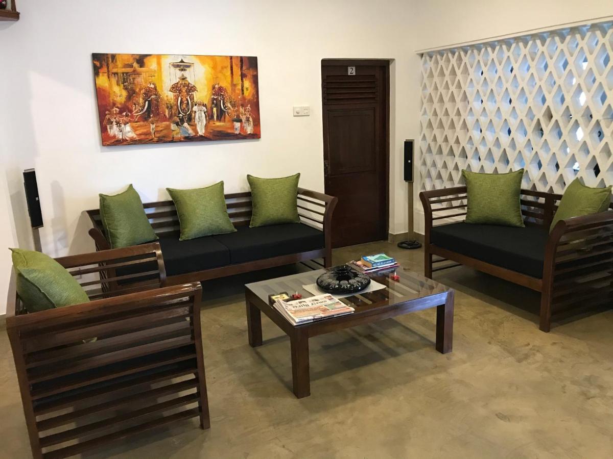 Dions Guest House Negombo Exterior photo